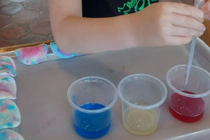 Atelier éveil aux sciences, Danse des couleurs - app.name