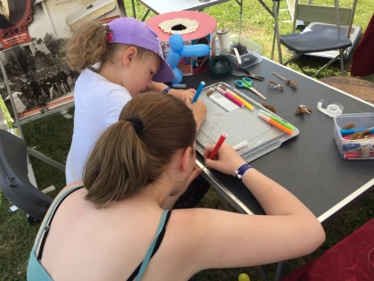 ✨ Atelier Famille : Fabrique ton Mini-Balai de Sorcière ! - app.name