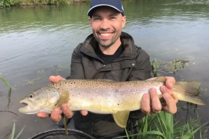 Pêche à la mouche en rivière - app.name