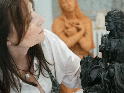 Stage de modelage-les mains dans la terre - app.name