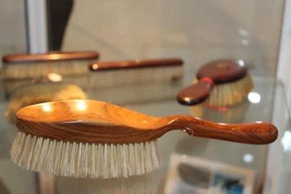 Visite d’une ancienne fabrique de brosses de luxe - app.name